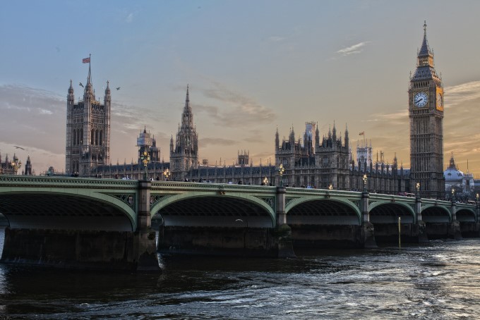 英国留学确诊新冠肺炎该咋办？中国留学生康复者曝光重要细节！